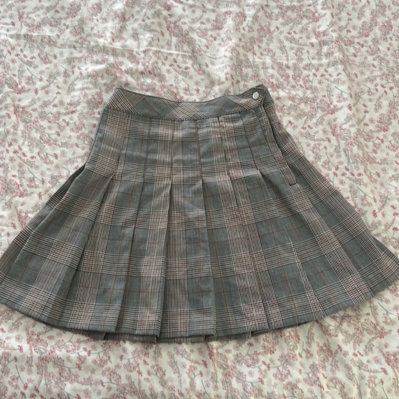 H&M Dresses & Skirts - H&M Divided Pleated Plaid Skirt
